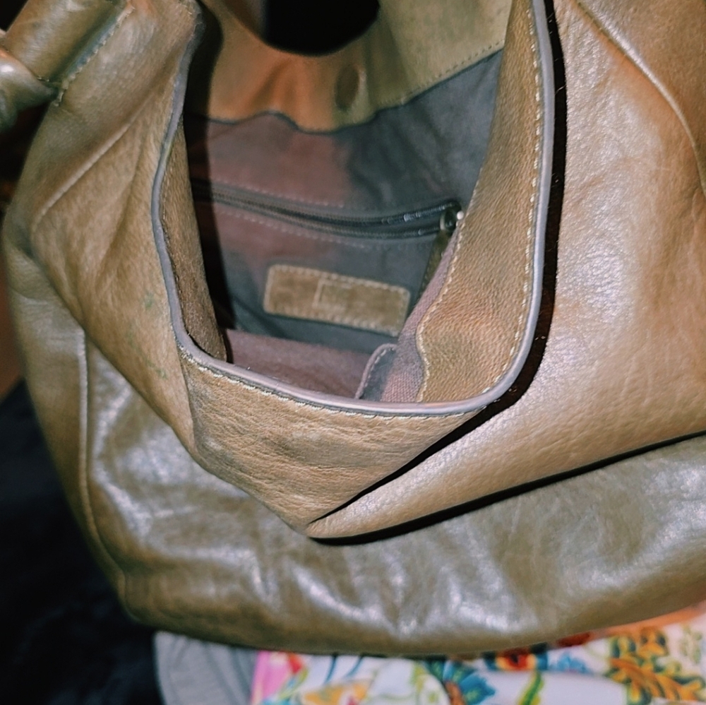 Elegant Tan Leather Women's Bag